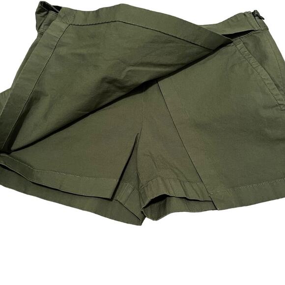 Vineyard Vines Green Skorts‎ with Tie in Front Size 2 - Picture 3 of 9